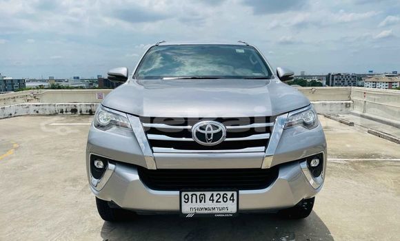 ซื้อ รถมือสอง Toyota Fortuner อื่น ๆ รถยนต์ ใน %{เมือง} ใน กรุงเทพมหานคร