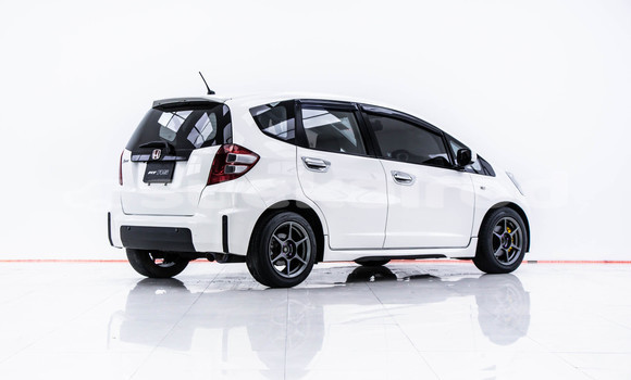 Buy Used Honda Jazz White Car in Bangkok in Bangkok Buy Used Honda Jazz White Car in Bangkok in Bangkok