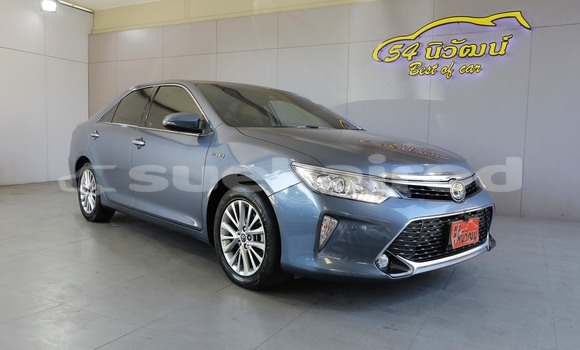 ซื้อ รถมือสอง Toyota Camry เงิน รถยนต์ ใน %{เมือง} ใน กรุงเทพมหานคร