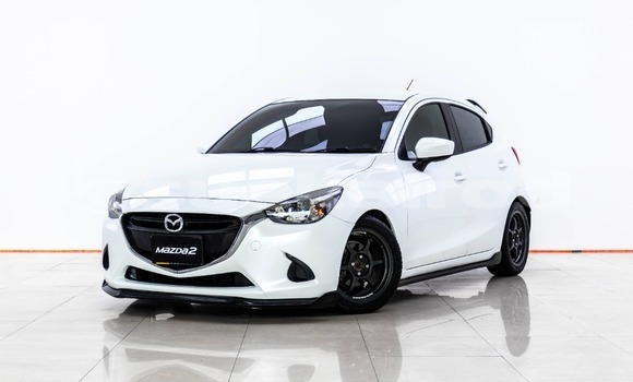 ซื้อ รถมือสอง Mazda 2 ขาว รถยนต์ ใน %{เมือง} ใน กรุงเทพมหานคร