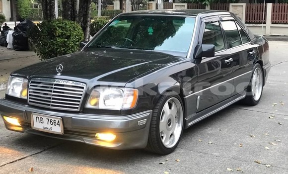 Buy Used Mercedes-Benz E-Classe Black Car in Nonthaburi in Nonthaburi