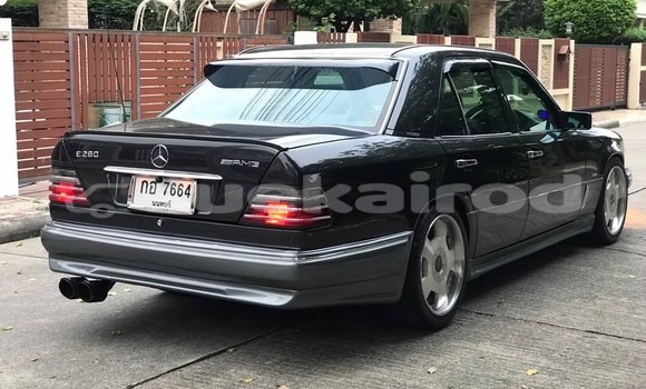 ซื้อ รถมือสอง Mercedes-Benz E-Classe สีดำ รถยนต์ ใน %{เมือง} ใน นนทบุรี ซื้อ รถมือสอง Mercedes-Benz E-Classe สีดำ รถยนต์ ใน %{เมือง} ใน นนทบุรี