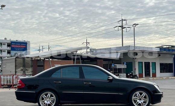 ซื้อ รถมือสอง Mercedes-Benz E-Classe สีดำ รถยนต์ ใน %{เมือง} ใน นนทบุรี ซื้อ รถมือสอง Mercedes-Benz E-Classe สีดำ รถยนต์ ใน %{เมือง} ใน นนทบุรี