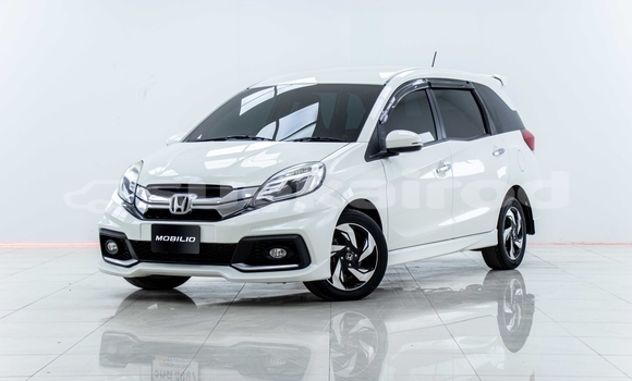ซื้อ รถมือสอง Honda Mobilio ขาว รถยนต์ ใน %{เมือง} ใน สมุทรสาคร