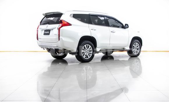 Buy Used Mitsubishi Pajero White Car in Bangkok in Bangkok Buy Used Mitsubishi Pajero White Car in Bangkok in Bangkok