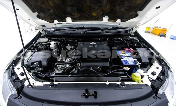 Buy Used Mitsubishi Pajero White Car in Bangkok in Bangkok Buy Used Mitsubishi Pajero White Car in Bangkok in Bangkok