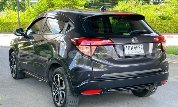 ซื้อ รถมือสอง Honda HR-V สีดำ รถยนต์ ใน %{เมือง} ใน นนทบุรี ซื้อ รถมือสอง Honda HR-V สีดำ รถยนต์ ใน %{เมือง} ใน นนทบุรี
