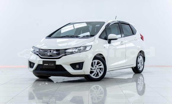 ซื้อ รถมือสอง Honda Jazz ขาว รถยนต์ ใน %{เมือง} ใน สมุทรสาคร