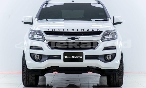 Buy Used Chevrolet TrailBlazer White Car in Samut Sakhon in Samut Sakhon Buy Used Chevrolet TrailBlazer White Car in Samut Sakhon in Samut Sakhon