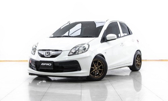 ซื้อ รถมือสอง Honda Brio ขาว รถยนต์ ใน %{เมือง} ใน กรุงเทพมหานคร
