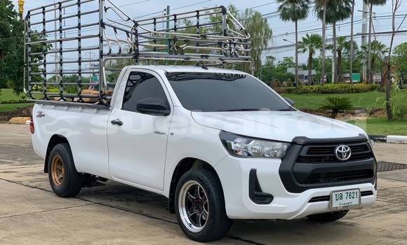 Buy Used Toyota Hiluxe Revo White Car in Nakhon Ratchasima in Nakhon Ratchasima Buy Used Toyota Hiluxe Revo White Car in Nakhon Ratchasima in Nakhon Ratchasima