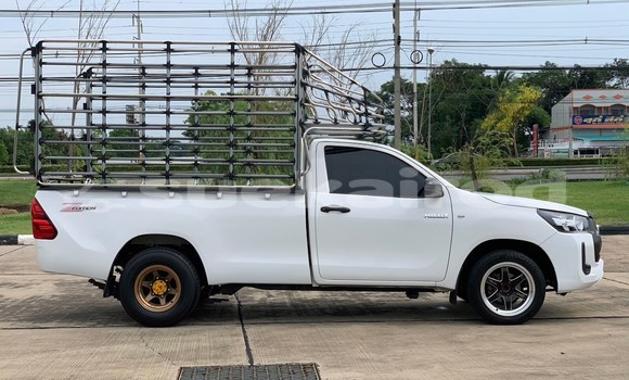 Buy Used Toyota Hiluxe Revo White Car in Nakhon Ratchasima in Nakhon Ratchasima Buy Used Toyota Hiluxe Revo White Car in Nakhon Ratchasima in Nakhon Ratchasima