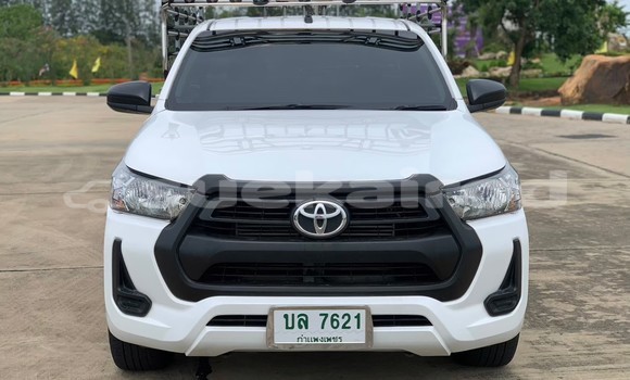 Buy Used Toyota Hiluxe Revo White Car in Nakhon Ratchasima in Nakhon Ratchasima Buy Used Toyota Hiluxe Revo White Car in Nakhon Ratchasima in Nakhon Ratchasima