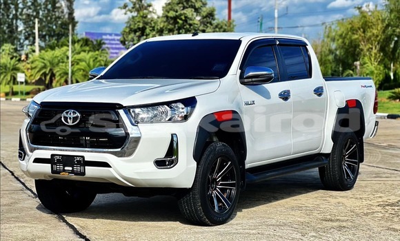 Buy Used Toyota Hiluxe Revo White Car in Nakhon Ratchasima in Nakhon Ratchasima