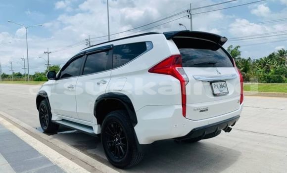 ซื้อ รถมือสอง Mitsubishi Pajero Sport ขาว รถยนต์ ใน %{เมือง} ใน กรุงเทพมหานคร ซื้อ รถมือสอง Mitsubishi Pajero Sport ขาว รถยนต์ ใน %{เมือง} ใน กรุงเทพมหานคร