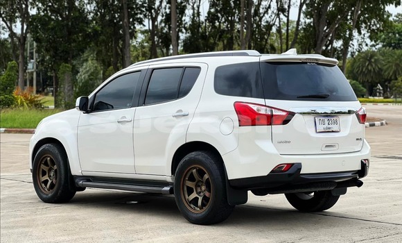 Buy Used Isuzu MU-X White Car in Nakhon Ratchasima in Nakhon Ratchasima Buy Used Isuzu MU-X White Car in Nakhon Ratchasima in Nakhon Ratchasima