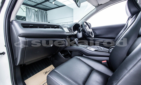 Buy Used Honda HR-V White Car in Bangkok in Bangkok Buy Used Honda HR-V White Car in Bangkok in Bangkok