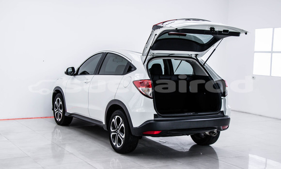 Buy Used Honda HR-V White Car in Bangkok in Bangkok Buy Used Honda HR-V White Car in Bangkok in Bangkok