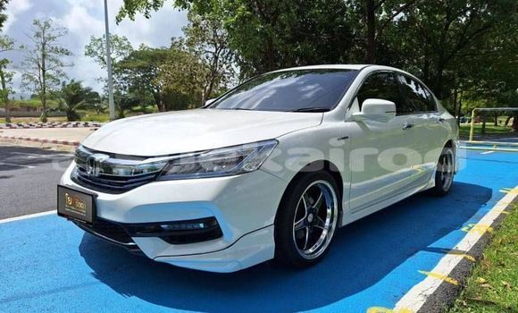 ซื้อ รถมือสอง Honda Accord ขาว รถยนต์ ใน %{เมือง} ใน กรุงเทพมหานคร