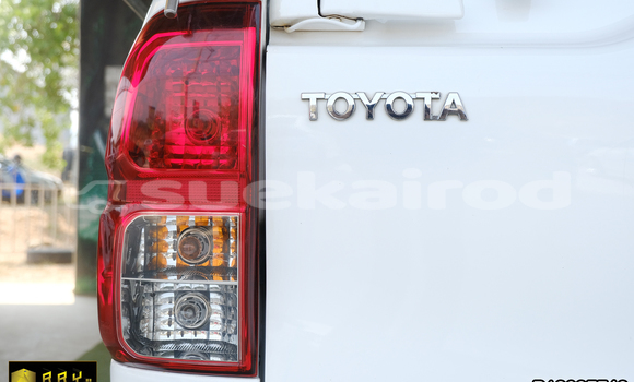 Buy Used Toyota Hiluxe VIGO White Car in Saraburi in Saraburi Buy Used Toyota Hiluxe VIGO White Car in Saraburi in Saraburi