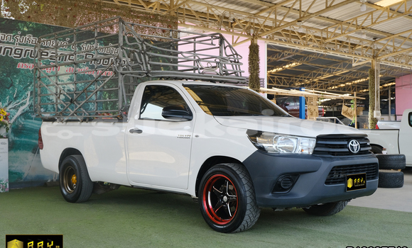 Buy Used Toyota Hiluxe VIGO White Car in Saraburi in Saraburi Buy Used Toyota Hiluxe VIGO White Car in Saraburi in Saraburi
