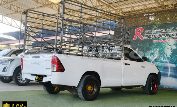 Buy Used Toyota Hiluxe VIGO White Car in Saraburi in Saraburi Buy Used Toyota Hiluxe VIGO White Car in Saraburi in Saraburi