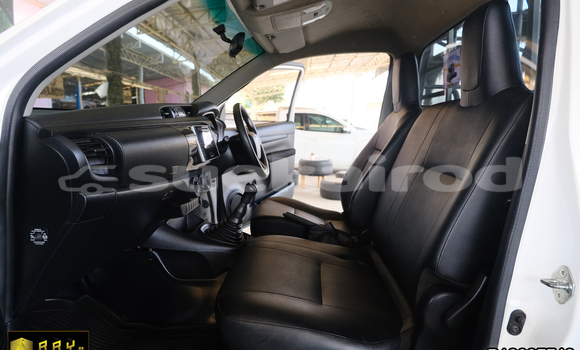 Buy Used Toyota Hiluxe VIGO White Car in Saraburi in Saraburi Buy Used Toyota Hiluxe VIGO White Car in Saraburi in Saraburi
