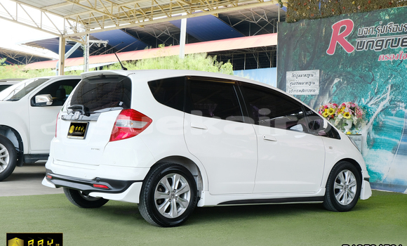 Buy Used Honda Jazz White Car in Saraburi in Saraburi Buy Used Honda Jazz White Car in Saraburi in Saraburi