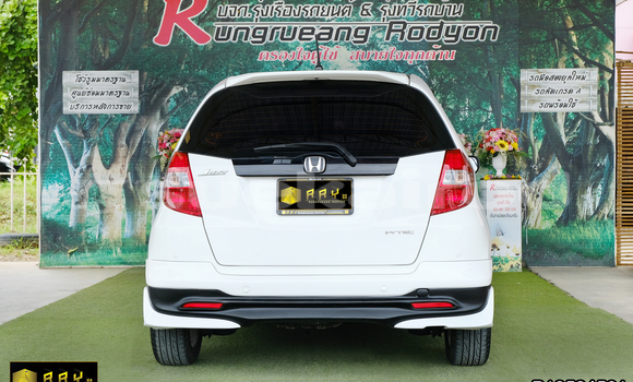 Buy Used Honda Jazz White Car in Saraburi in Saraburi Buy Used Honda Jazz White Car in Saraburi in Saraburi