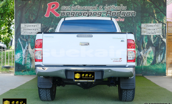 Buy Used Toyota Hiluxe VIGO White Car in Saraburi in Saraburi Buy Used Toyota Hiluxe VIGO White Car in Saraburi in Saraburi