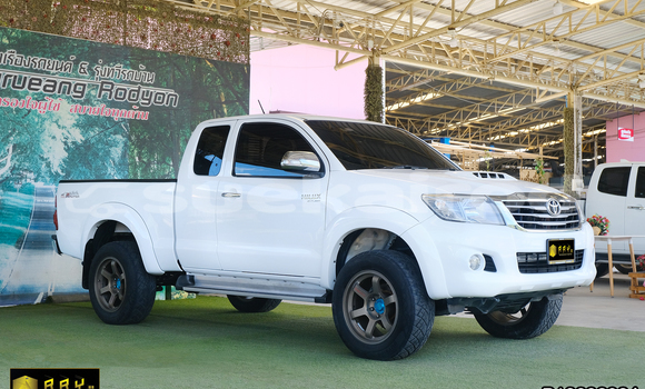 Buy Used Toyota Hiluxe VIGO White Car in Saraburi in Saraburi Buy Used Toyota Hiluxe VIGO White Car in Saraburi in Saraburi