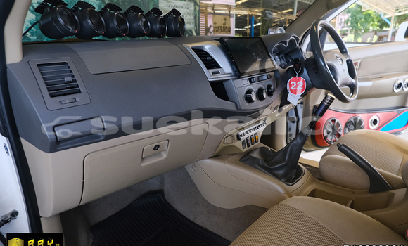 Buy Used Toyota Hiluxe VIGO White Car in Saraburi in Saraburi Buy Used Toyota Hiluxe VIGO White Car in Saraburi in Saraburi