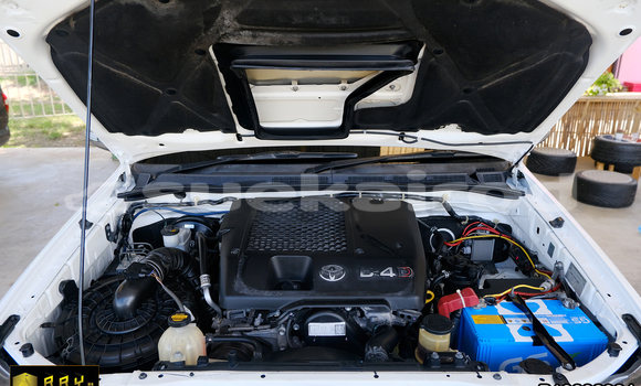 Buy Used Toyota Hiluxe VIGO White Car in Saraburi in Saraburi Buy Used Toyota Hiluxe VIGO White Car in Saraburi in Saraburi