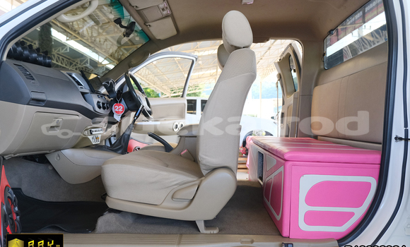 Buy Used Toyota Hiluxe VIGO White Car in Saraburi in Saraburi Buy Used Toyota Hiluxe VIGO White Car in Saraburi in Saraburi