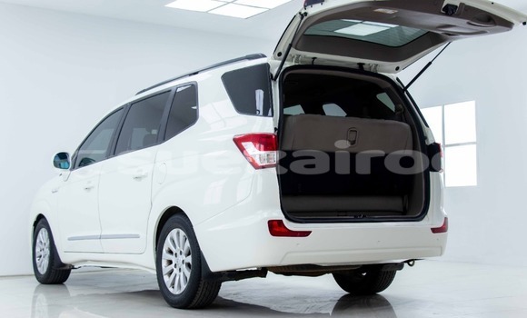 Buy Used SsangYong Stavic White Car in Bangkok in Bangkok Buy Used SsangYong Stavic White Car in Bangkok in Bangkok