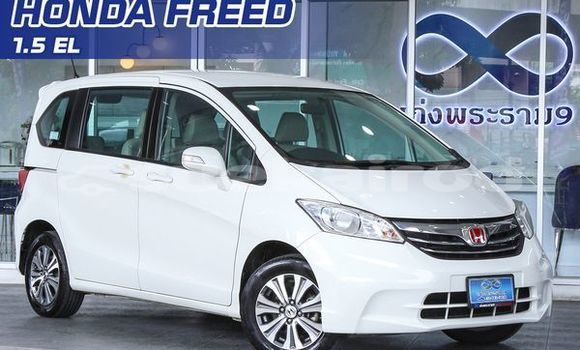 Buy Used Honda Freed White Car in Bangkok in Bangkok
