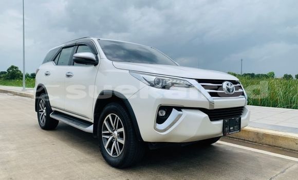 ซื้อ รถมือสอง Toyota Fortuner ขาว รถยนต์ ใน %{เมือง} ใน กรุงเทพมหานคร