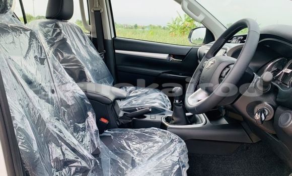 Buy Used Toyota Hiluxe Revo White Car in Bangkok in Bangkok Buy Used Toyota Hiluxe Revo White Car in Bangkok in Bangkok