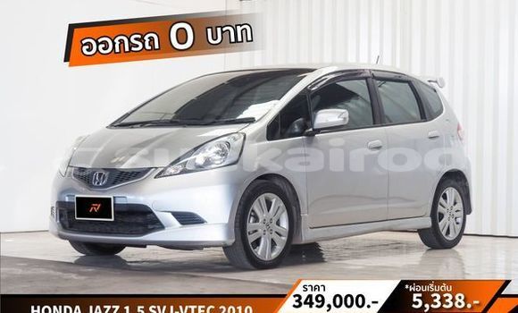 ซื้อ รถมือสอง Honda Jazz เงิน รถยนต์ ใน %{เมือง} ใน กรุงเทพมหานคร