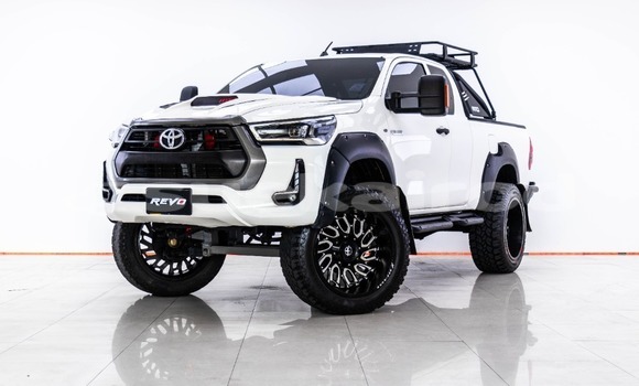 Buy Used Toyota Hiluxe Revo White Car in Bangkok in Bangkok