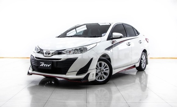 ซื้อ รถมือสอง Toyota Yaris ขาว รถยนต์ ใน %{เมือง} ใน กรุงเทพมหานคร
