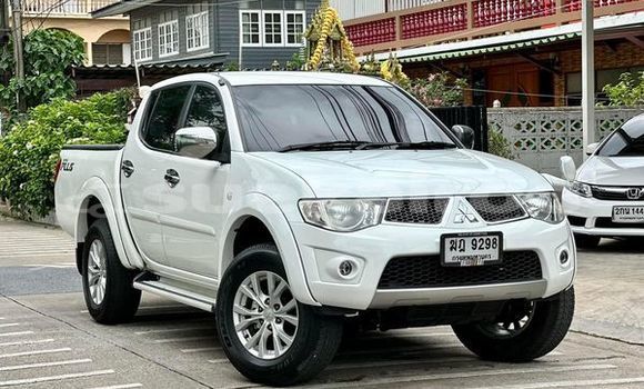 Buy Used Mitsubishi Triton White Car in Bangkok in Bangkok Buy Used Mitsubishi Triton White Car in Bangkok in Bangkok