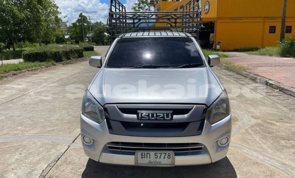 Buy Used Isuzu D-Max White Car in Bangkok in Bangkok