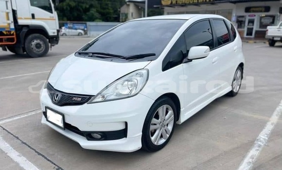 Buy Used Honda Jazz White Car in Bangkok in Bangkok Buy Used Honda Jazz White Car in Bangkok in Bangkok