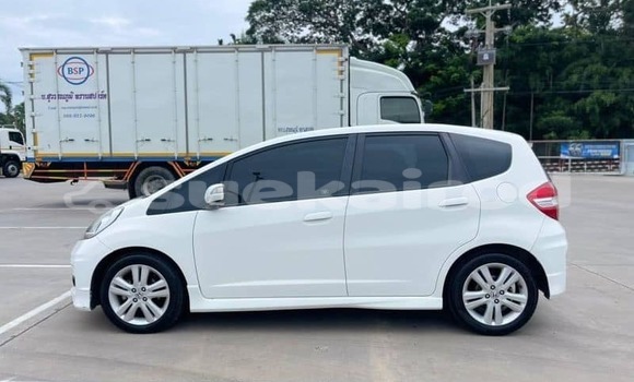 Buy Used Honda Jazz White Car in Bangkok in Bangkok Buy Used Honda Jazz White Car in Bangkok in Bangkok