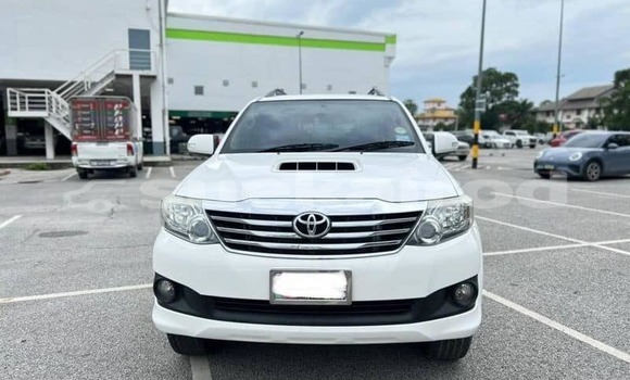 ซื้อ รถมือสอง Toyota Fortuner ขาว รถยนต์ ใน %{เมือง} ใน กรุงเทพมหานคร