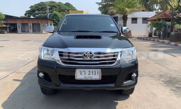 ซื้อ รถมือสอง Toyota Hilux สีดำ รถยนต์ ใน %{เมือง} ใน กรุงเทพมหานคร