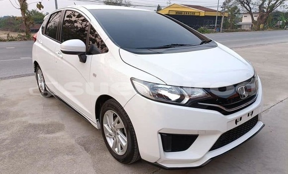 Buy Used Honda Jazz White Car in Bangkok in Bangkok Buy Used Honda Jazz White Car in Bangkok in Bangkok