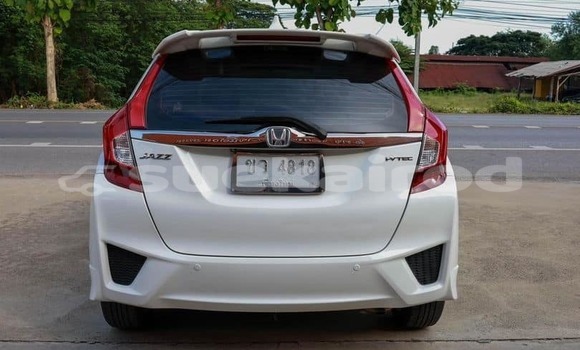 Buy Used Honda Jazz White Car in Bangkok in Bangkok Buy Used Honda Jazz White Car in Bangkok in Bangkok