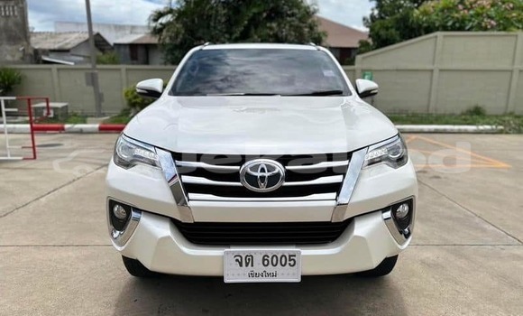 Buy Used Toyota Fortuner White Car in Bangkok in Bangkok